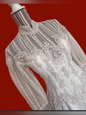 Edwardian romantic vintage wedding gown with long train & Vtg hat bundle